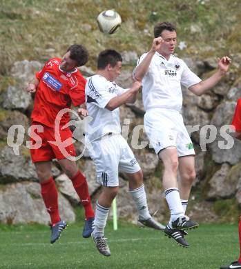 Fussball Unterliga Ost. DSG Sele Zell gegen SV Ludmannsdorf. Toni Smrtnik (Sele Zell), Gerfried Einspieler, Roman Weber (Ludmannsdorf). Zell Pfarre, am 23.4.2011.
Foto: Kuess
---
pressefotos, pressefotografie, kuess, qs, qspictures, sport, bild, bilder, bilddatenbank