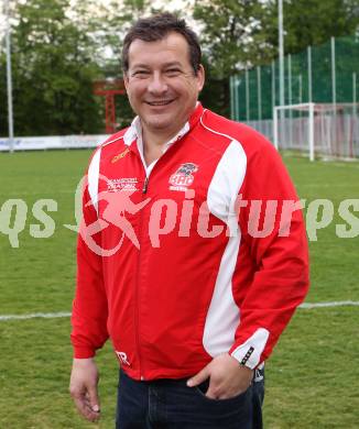 Fussball Unterliga Ost. Obmann Auer (KAC). Klagenfurt, am 24.4.2011.
Foto: Kuess
---
pressefotos, pressefotografie, kuess, qs, qspictures, sport, bild, bilder, bilddatenbank