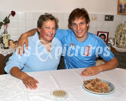 Ski Alpin. Weltcup. Super-G. Otmar Striedinger mit Mutter. Eisentratten, 9.11.2010.
Foto: Kuess
---
pressefotos, pressefotografie, kuess, qs, qspictures, sport, bild, bilder, bilddatenbank