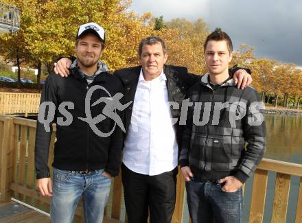 Fussball Kaerntner Liga. Michael Kirisits (VSV), Trainer Helmut Kirisits (ATSV Wolfsberg), Alexander Kirisits (ATSV Wolfsberg). Klagenfurt, am 20.10.2010.
Foto: Kuess
---
pressefotos, pressefotografie, kuess, qs, qspictures, sport, bild, bilder, bilddatenbank