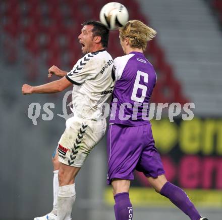 Fussball Regionalliga. SK Austria Klagenfurt gegen Feldkirchen SV.  Johannes Isopp,  (Klagenfurt), Auron Miloti (Feldkirchen). Klagenfurt, 29.4.2011
Foto: Kuess

---
pressefotos, pressefotografie, kuess, qs, qspictures, sport, bild, bilder, bilddatenbank