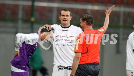 Fussball Regionalliga. SK Austria Klagenfurt gegen Feldkirchen SV.  Matthias Dollinger, (Klagenfurt), Robert Micheu (Feldkirchen). Klagenfurt, 29.4.2011
Foto: Kuess

---
pressefotos, pressefotografie, kuess, qs, qspictures, sport, bild, bilder, bilddatenbank