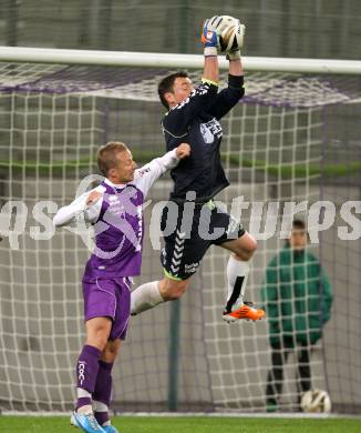 Fussball Regionalliga. SK Austria Klagenfurt gegen Feldkirchen SV.  Michael Kulnik, (Klagenfurt), Thamer Hans Joachim (Feldkirchen). Klagenfurt, 29.4.2011
Foto: Kuess

---
pressefotos, pressefotografie, kuess, qs, qspictures, sport, bild, bilder, bilddatenbank