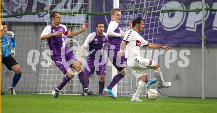 Fussball Regionalliga. SK Austria Klagenfurt gegen Feldkirchen SV.  Christian Prawda, Helmut Koenig, Aner Mandzic, (Klagenfurt),  Auron Miloti  (Feldkirchen). Klagenfurt, 29.4.2011
Foto: Kuess

---
pressefotos, pressefotografie, kuess, qs, qspictures, sport, bild, bilder, bilddatenbank