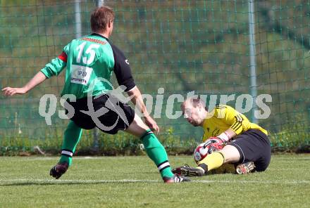 Fussball Unterliga Ost. SV Ludmannsdorf gegen Ruden. Stefan Modritsch (Ludmannsdorf), Christoph Blassnig (Ruden). Ludmannsdorf, am 1.5.2011.
Foto: Kuess
---
pressefotos, pressefotografie, kuess, qs, qspictures, sport, bild, bilder, bilddatenbank