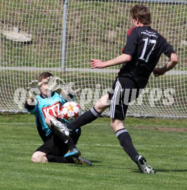 Fussball Unterliga Ost. SV Ludmannsdorf gegen Ruden. Juergen Zedlacher(Ludmannsdorf), Tadej Trdina (Ruden). Ludmannsdorf, am 1.5.2011.
Foto: Kuess
---
pressefotos, pressefotografie, kuess, qs, qspictures, sport, bild, bilder, bilddatenbank