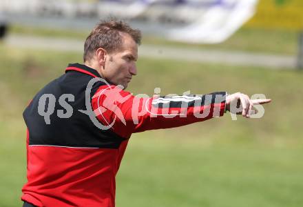 Fussball Unterliga Ost. SV Ludmannsdorf gegen Ruden. Trainer Robert Skof (Ruden). Ludmannsdorf, am 1.5.2011.
Foto: Kuess
---
pressefotos, pressefotografie, kuess, qs, qspictures, sport, bild, bilder, bilddatenbank