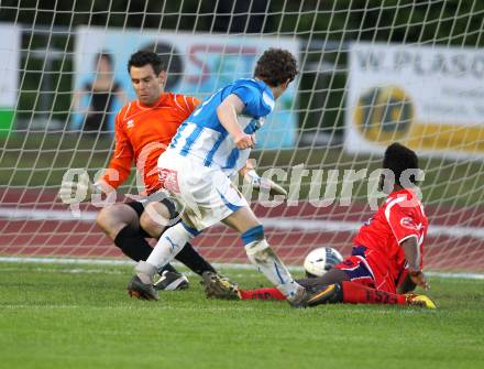 Fussball KFV Cup. VSV gegen SAK.  Julian Brandstaetter, (VSV), Ivo Mueller, Makanda Christian Mpaka  (SAK). Villach, 3.5.2011.
Foto: Kuess
---
pressefotos, pressefotografie, kuess, qs, qspictures, sport, bild, bilder, bilddatenbank