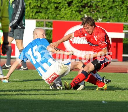 Fussball KFV Cup. VSV gegen SAK. Andreas Helmut Morak, (VSV), Grega Triplat  (SAK). Villach, 3.5.2011.
Foto: Kuess
---
pressefotos, pressefotografie, kuess, qs, qspictures, sport, bild, bilder, bilddatenbank