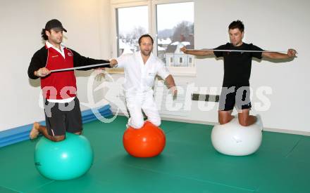 Eishockey, Schispringen, Radsport. Training, Reha in der Privatklinik Maria Hilf. Radsport. Eishockey. Andy Chiodo (KAC), Physiotherapeut,  Bernhard Eisel. KLagenfurt, am 23.12.2010.
Foto: Kuess
---
pressefotos, pressefotografie, kuess, qs, qspictures, sport, bild, bilder, bilddatenbank