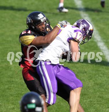 AFL. American Football. Black Lions gegen Vienna Vikings. Kellen Pruitt (Black Lions), Stefan Holzinger (Vienna Vikings). Villach, am 24.4.2011.
Foto: Kuess
---
pressefotos, pressefotografie, kuess, qs, qspictures, sport, bild, bilder, bilddatenbank