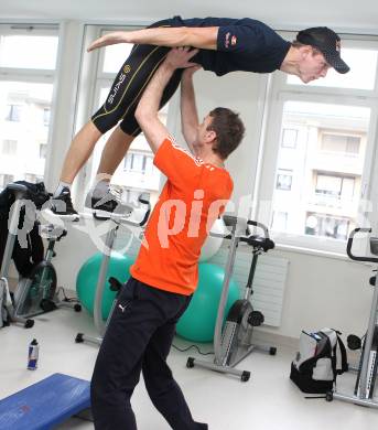 Schispringen. Training, Reha in der Privatklinik Maria Hilf. Thomas Morgenstern, Heinz Kuttin. Klagenfurt, am 23.12.2010.
Foto: Kuess
---
pressefotos, pressefotografie, kuess, qs, qspictures, sport, bild, bilder, bilddatenbank