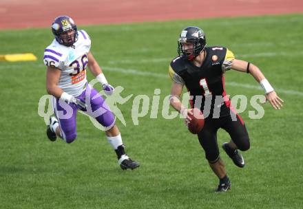 AFL. American Football. Black Lions gegen Vienna Vikings. Daro Dobrolevski (Black Lions), Paul Werner (Vienna Vikings). Villach, am 24.4.2011.
Foto: Kuess
---
pressefotos, pressefotografie, kuess, qs, qspictures, sport, bild, bilder, bilddatenbank