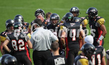 AFL. American Football. Black Lions gegen Vienna Vikings. Timeout. Trainer George Naum (Black Lions). Villach, am 24.4.2011.
Foto: Kuess
---
pressefotos, pressefotografie, kuess, qs, qspictures, sport, bild, bilder, bilddatenbank