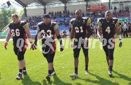 AFL. American Football. Black Lions gegen Vienna Vikings.  Bernd Leitsoni, Ramon Abdel Azim Mohamed, Kellen Pruitt, Maurice Banks (Black Lions). Villach, am 24.4.2011.
Foto: Kuess
---
pressefotos, pressefotografie, kuess, qs, qspictures, sport, bild, bilder, bilddatenbank