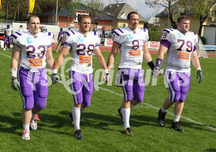 AFL. American Football. Black Lions gegen Vienna Vikings. Florian Hiess, Christoph Putz, Christoph Gross, Valentin Gruber (Vienna Vikings). Villach, am 24.4.2011.
Foto: Kuess
---
pressefotos, pressefotografie, kuess, qs, qspictures, sport, bild, bilder, bilddatenbank