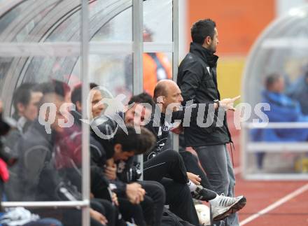 Fussball Erste Liga. WAC/St. Andrae gegen Vienna. Spielerbank. Co-Trainer Slobodan Grubor, Trainer Nenad Bjelica (WAC). Wolfsberg, 29.4.2011
Foto: Kuess

---
pressefotos, pressefotografie, kuess, qs, qspictures, sport, bild, bilder, bilddatenbank