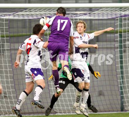 Fussball. Regionalliga. SK Austria Klagenfurt gegen SAK. Christian Prawda,  (Klagenfurt), Christian Samitsch (SAK). Klagenfurt, 13.5.2011.
Foto: Kuess
---
pressefotos, pressefotografie, kuess, qs, qspictures, sport, bild, bilder, bilddatenbank