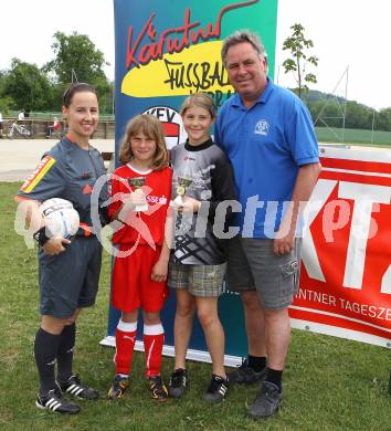 Fussball Girlies Cup. Deinsdorf, am 14.5.2011.
Foto: Kuess
---
pressefotos, pressefotografie, kuess, qs, qspictures, sport, bild, bilder, bilddatenbank