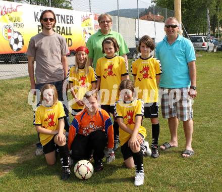 Fussball Girlies Cup. Mannschaftsfoto. SF Rueckersdorf. Deinsdorf, am 14.5.2011.
Foto: Kuess
---
pressefotos, pressefotografie, kuess, qs, qspictures, sport, bild, bilder, bilddatenbank