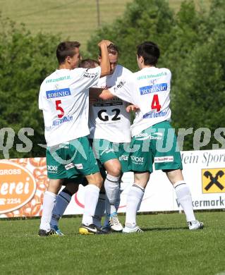 Fussball Kaerntner Liga. Griffen gegen Lendorf. Torjubel (Lendorf). Griffen, am 14.5.2011.
Foto: Kuess
---
pressefotos, pressefotografie, kuess, qs, qspictures, sport, bild, bilder, bilddatenbank