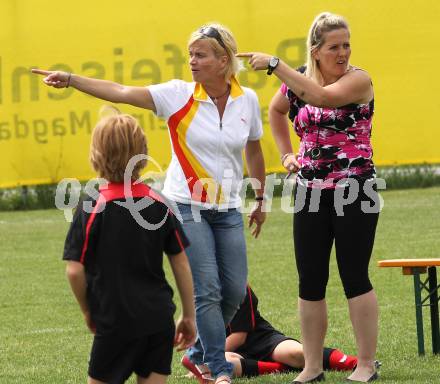 Fussball Girlies Cup. Betreuerinnen der VS Voelkermarkt. Deinsdorf, am 14.5.2011.
Foto: Kuess
---
pressefotos, pressefotografie, kuess, qs, qspictures, sport, bild, bilder, bilddatenbank