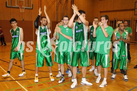 Basketball Kaerntner Liga. WSG Radenthein gegen KOS Klagenfurt/Celovec. Enttaeuschte Spieler (KOS). Radenthein, am 14.5.2011.
Foto: Kuess
---
pressefotos, pressefotografie, kuess, qs, qspictures, sport, bild, bilder, bilddatenbank