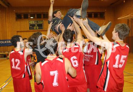 Basketball Kaerntner Liga. WSG Radenthein gegen KOS Klagenfurt/Celovec. Jubel (Radenthein). Radenthein, am 14.5.2011.
Foto: Kuess
---
pressefotos, pressefotografie, kuess, qs, qspictures, sport, bild, bilder, bilddatenbank