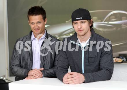 Eishockey. Michael Grabner, Patrick Pilloni. Klagenfurt, 16.5.2011.
Foto: Kuess
---
pressefotos, pressefotografie, kuess, qs, qspictures, sport, bild, bilder, bilddatenbank