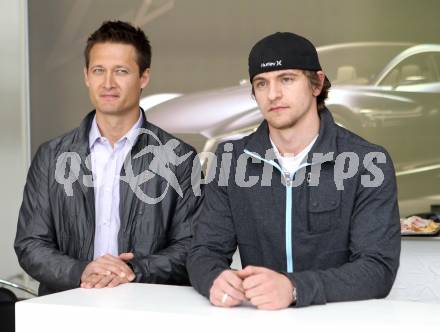 Eishockey. Michael Grabner, Patrick Pilloni. Klagenfurt, 16.5.2011.
Foto: Kuess
---
pressefotos, pressefotografie, kuess, qs, qspictures, sport, bild, bilder, bilddatenbank