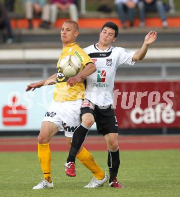 Fussball Erste Liga. WAC/St. Andrae gegen Cashpoint SCR Altach. Roland Putsche,  (WAC), Philipp Netzer (Altach). Wolfsberg, 17.5.2011
Foto: Kuess

---
pressefotos, pressefotografie, kuess, qs, qspictures, sport, bild, bilder, bilddatenbank