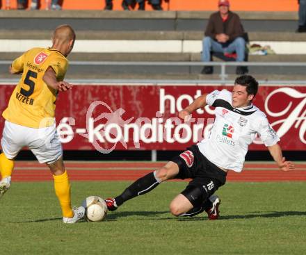 Fussball Erste Liga. WAC/St. Andrae gegen Cashpoint SCR Altach.  Roland Putsche,  (WAC), Philipp Netzer (Altach). Wolfsberg, 17.5.2011
Foto: Kuess

---
pressefotos, pressefotografie, kuess, qs, qspictures, sport, bild, bilder, bilddatenbank