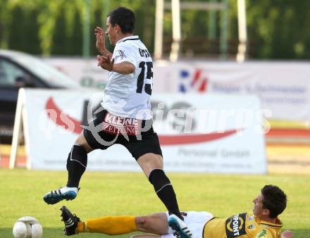 Fussball Erste Liga. WAC/St. Andrae gegen Cashpoint SCR Altach.  Sandro Gotal, (WAC), Andreas Lienhart (Altach). Wolfsberg, 17.5.2011
Foto: Kuess

---
pressefotos, pressefotografie, kuess, qs, qspictures, sport, bild, bilder, bilddatenbank