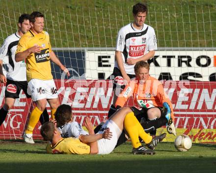 Fussball Erste Liga. WAC/St. Andrae gegen Cashpoint SCR Altach. Christian Dobnik, Christian Falk (WAC). Wolfsberg, 17.5.2011
Foto: Kuess

---
pressefotos, pressefotografie, kuess, qs, qspictures, sport, bild, bilder, bilddatenbank