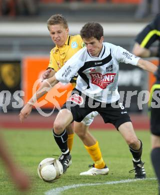 Fussball Erste Liga. WAC/St. Andrae gegen Cashpoint SCR Altach. Christian Falk,  (WAC), Julian Erhart (Altach). Wolfsberg, 17.5.2011
Foto: Kuess

---
pressefotos, pressefotografie, kuess, qs, qspictures, sport, bild, bilder, bilddatenbank