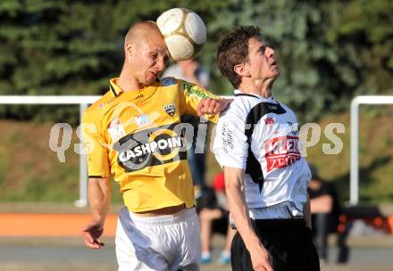 Fussball Erste Liga. WAC/St. Andrae gegen Cashpoint SCR Altach. Christian Falk,  (WAC), Philipp Netzer (Altach). Wolfsberg, 17.5.2011
Foto: Kuess

---
pressefotos, pressefotografie, kuess, qs, qspictures, sport, bild, bilder, bilddatenbank