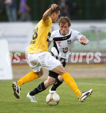 Fussball Bundesliga. Erste Liga. WAC/St. Andrae gegen Cashpoint SCR Altach. Mathias Berchtold (WAC),  Orhan Ademi (Altach). Wolfsberg, am 17.5.2011.
Foto: Kuess
---
pressefotos, pressefotografie, kuess, qs, qspictures, sport, bild, bilder, bilddatenbank