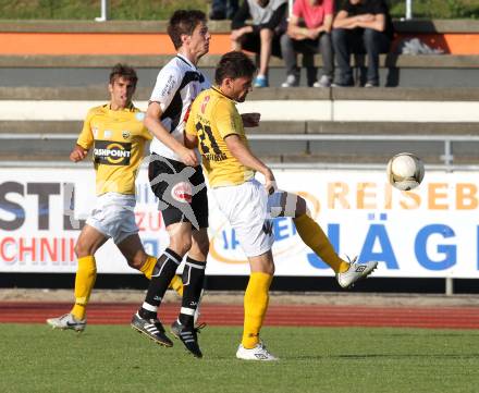 Fussball Erste Liga. WAC/St. Andrae gegen Cashpoint SCR Altach. Christian Falk,  (WAC), Matthias Sereinig (Altach). Wolfsberg, 17.5.2011
Foto: Kuess

---
pressefotos, pressefotografie, kuess, qs, qspictures, sport, bild, bilder, bilddatenbank