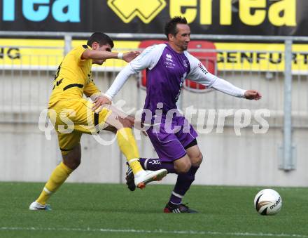 Fussball Regionalliga. SK Austria Klagenfurt gegen Pasching. Matthias Dollinger (Austria), Uemit Nuredini (Pasching). Klagenfurt, am 20.5.2011.
Foto: Kuess
---
pressefotos, pressefotografie, kuess, qs, qspictures, sport, bild, bilder, bilddatenbank