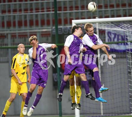 Fussball Regionalliga. SK Austria Klagenfurt gegen Pasching. Peter Pucker, Christian Sablatnig, Aner Mandzic (Austria). Klagenfurt, am 20.5.2011.
Foto: Kuess
---
pressefotos, pressefotografie, kuess, qs, qspictures, sport, bild, bilder, bilddatenbank