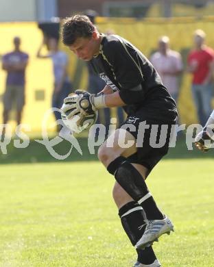 Fussball Kaerntner Liga. Griffen gegen Lendorf. Gottfried Stefan (Griffen). Griffen, am 14.5.2011.
Foto: Kuess
---
pressefotos, pressefotografie, kuess, qs, qspictures, sport, bild, bilder, bilddatenbank