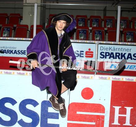 Eishockey. KAC. Raphael Herburger. Klagenfurt, 16.2.2011.
Foto: Kuess
---
pressefotos, pressefotografie, kuess, qs, qspictures, sport, bild, bilder, bilddatenbank