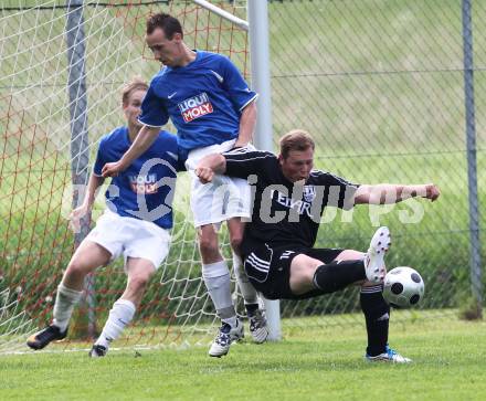 Fussball Unterliga Ost. Koettmannsdorf gegen Liebenfels. Martin Rauter Rauter (Koettmannsdorf), Christoph Gruber (Liebenfels). Koettmannsdorf, am 22.5.2011.
Foto: Kuess  
---
pressefotos, pressefotografie, kuess, qs, qspictures, sport, bild, bilder, bilddatenbank