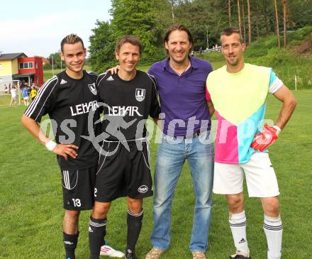 Fussball Unterliga Ost. Koettmannsdorf gegen Liebenfels. Stefan Stampfer, Klaus Biei, Trainer Richard Huber, Martin Klemen (Liebenfels). Koettmannsdorf, am 22.5.2011.
Foto: Kuess  
---
pressefotos, pressefotografie, kuess, qs, qspictures, sport, bild, bilder, bilddatenbank