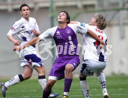 Fussball Regionalliga. SK Austria Klagenfurt gegen SAK. Markus Pink (Austria), Christian Kraiger (SAK). Klagenfurt, am 13.5.2011.
Foto: Kuess
---
pressefotos, pressefotografie, kuess, qs, qspictures, sport, bild, bilder, bilddatenbank