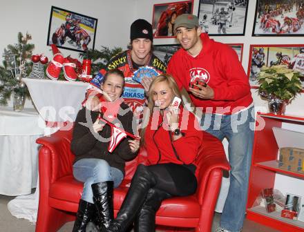 Eishockey. KAC Shop. Sean Brown, Thomas Hundertpfund, Maria, Romy. Klagenfurt, 13.12.2010.
Foto: Kuess
---
pressefotos, pressefotografie, kuess, qs, qspictures, sport, bild, bilder, bilddatenbank