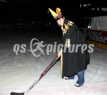 EBEL. Eishockey. VSV. Nikolas Petrik im Gewand der Villacher Faschingsgilde. Villach, 17.2.2011.
Foto: Kuess
---
pressefotos, pressefotografie, kuess, qs, qspictures, sport, bild, bilder, bilddatenbank