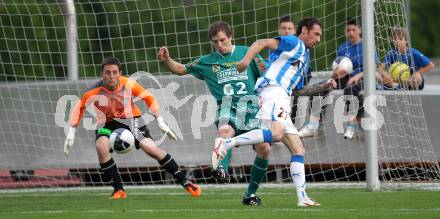 Fussball KFV Cup Finale. VSV gegen Lendorf. Rok Pavlicic(VSV), Alexander Zagler, Martin Nagy (Lendorf). Villach, amm 25.5.2011.
Foto: Kuess
---
pressefotos, pressefotografie, kuess, qs, qspictures, sport, bild, bilder, bilddatenbank