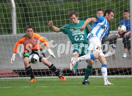 Fussball KFV Cup Finale. VSV gegen Lendorf. Rok Pavlicic (VSV), Alexander Zagler, Martin Nagy (Lendorf). Villach, amm 25.5.2011.
Foto: Kuess
---
pressefotos, pressefotografie, kuess, qs, qspictures, sport, bild, bilder, bilddatenbank