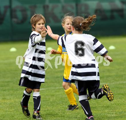 Fussball. Girlies Cup. Gmuend, 28.5.2011.
Foto: Kuess
---
pressefotos, pressefotografie, kuess, qs, qspictures, sport, bild, bilder, bilddatenbank